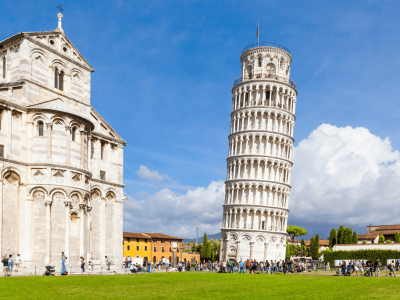 Pisa om de wereldberoemde scheve toren te bewonderen